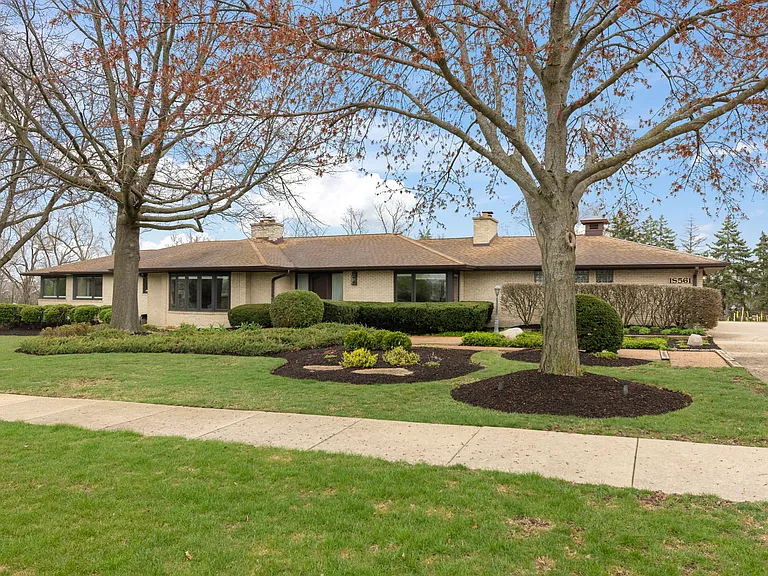 1S561 S Stewart Ave, Lombard, IL exterior